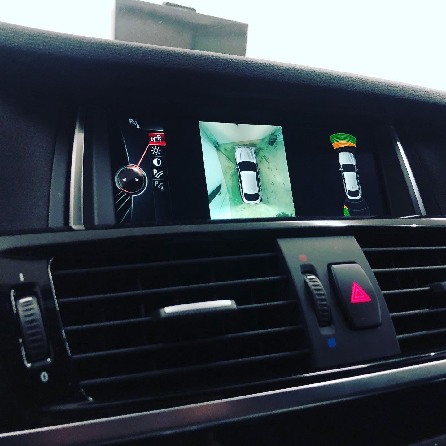 BMW X4 F26 Nachrüstung Surround View #bmw #x4 #bmwx4 #bmwretrofit #retrofit #bimmer #coding #bimmermanufaktur #traunstein #köln #… Bild 1