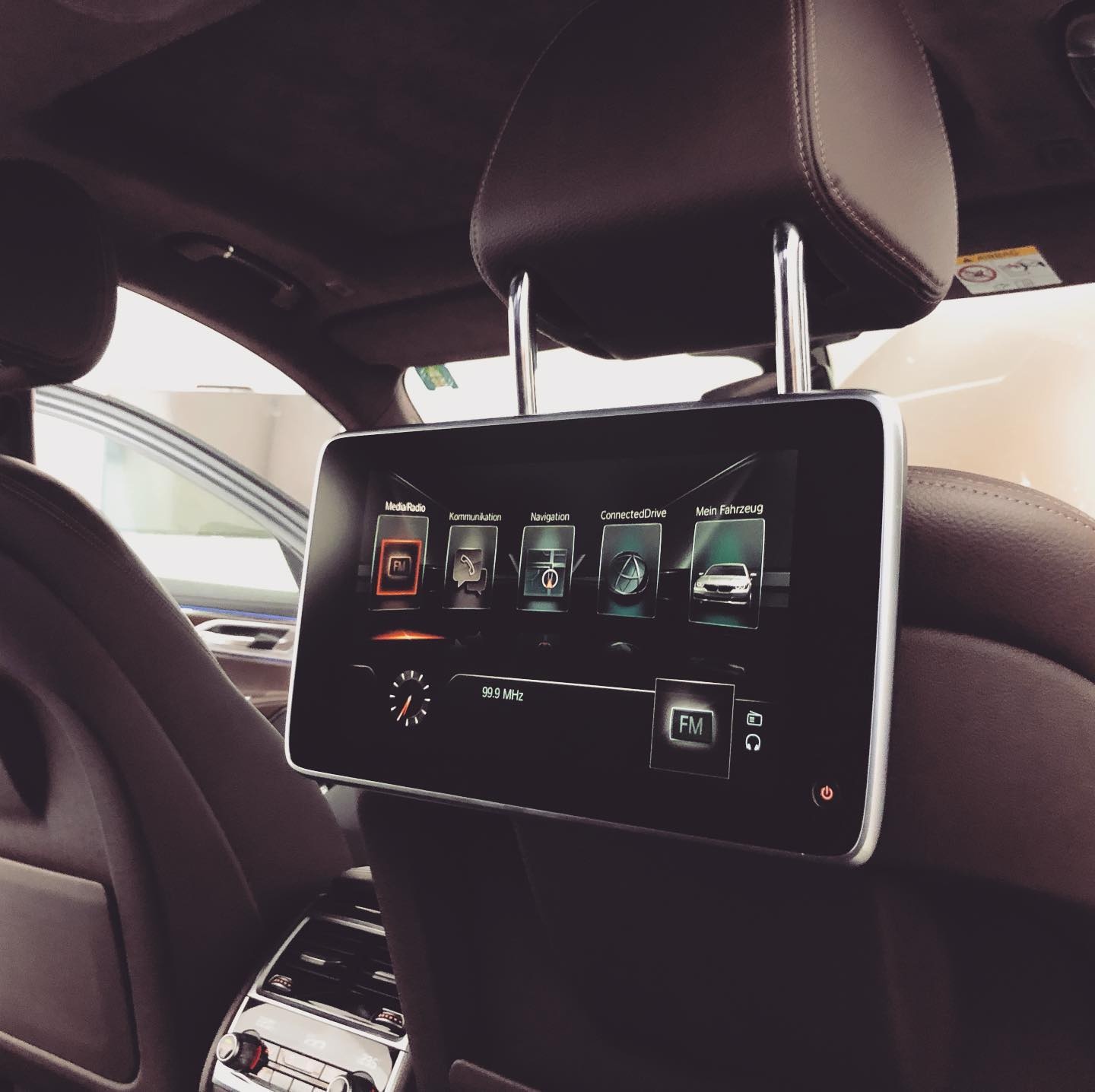 Der BMW 7er in der Langversion nun auch von innen, mit dem von uns nachgerüsteten Fond Entertainment 🙌🏼💥 Da freut man sich ausnah… Bild 4