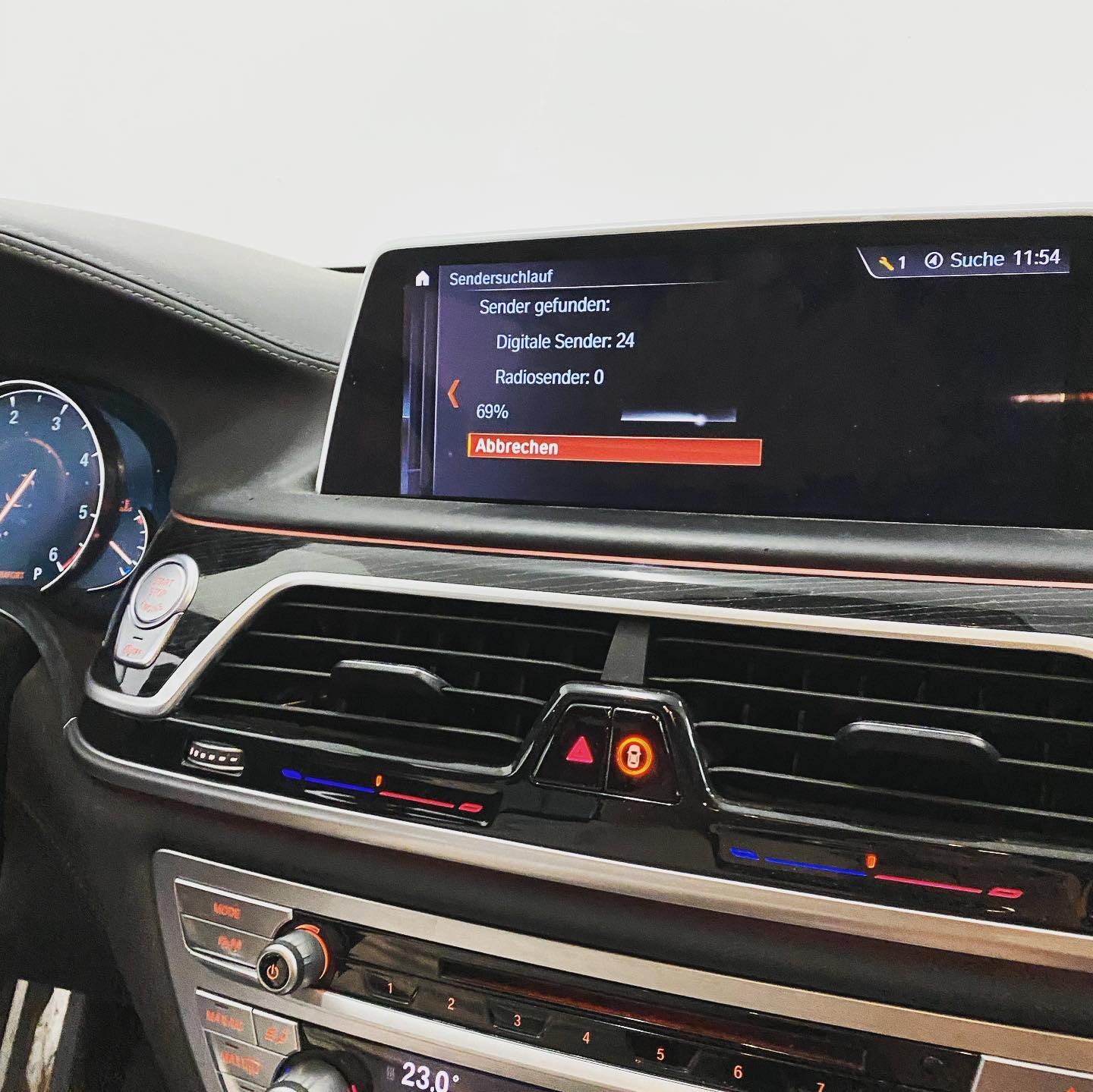 BMW 7er G11 | NachruÌstung DVB-T2 Digital Fernsehen Bild 2
