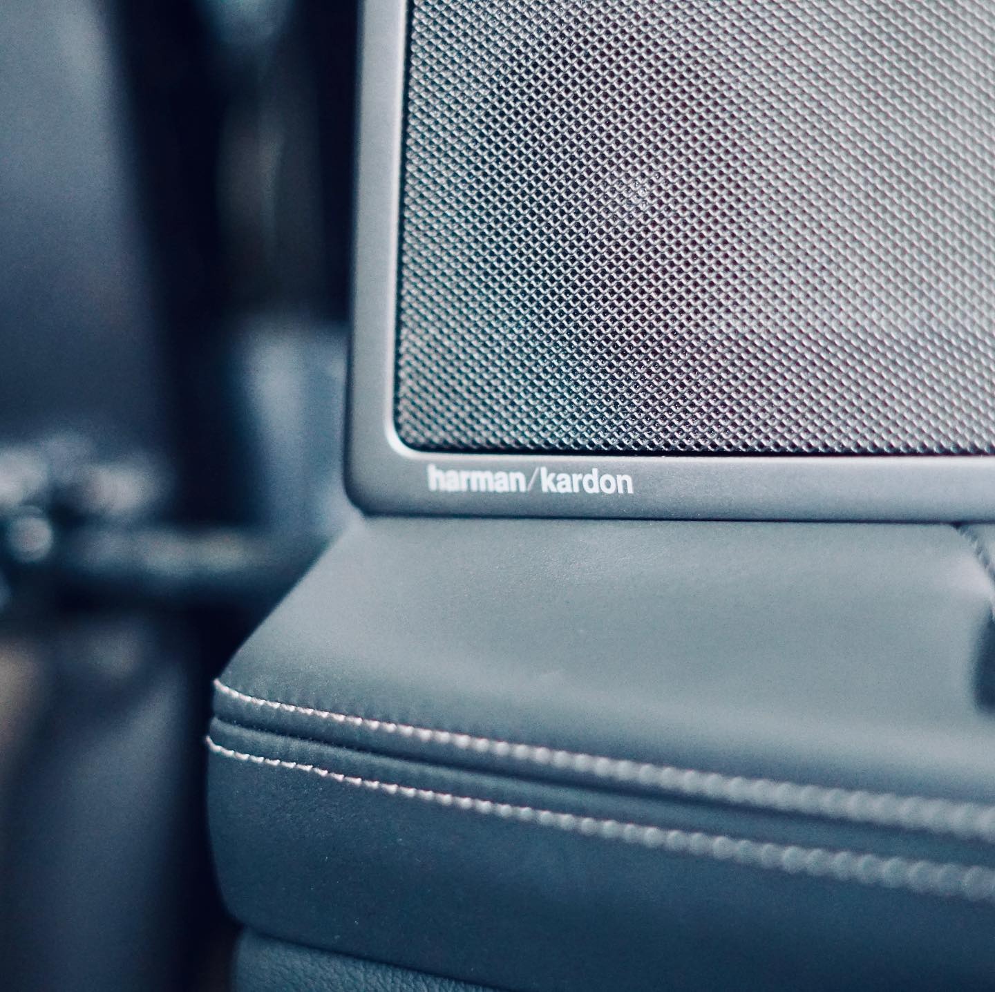 BMW 740d - NachruÌstung / Retrofit Harman Kardon Surround Sound System mit DSP Endstufe Bild 2