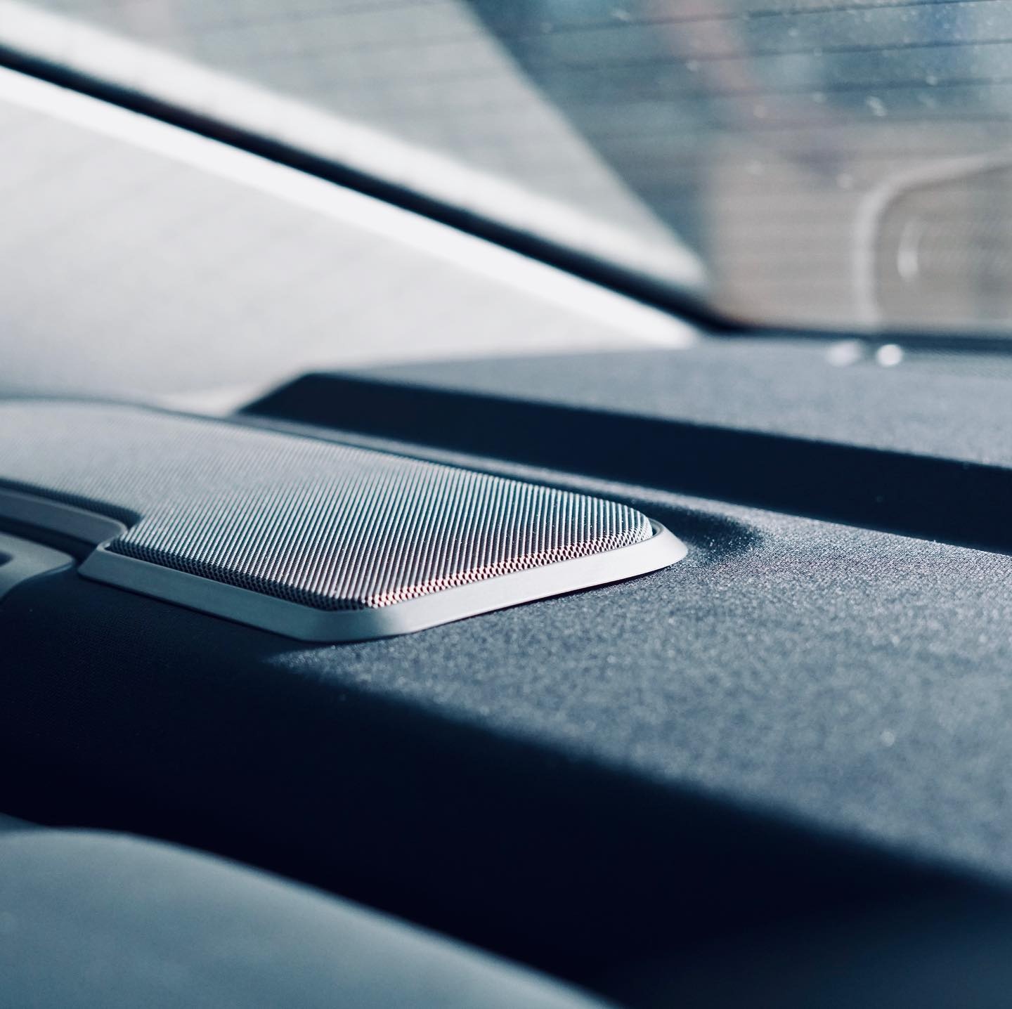 BMW 740d - NachruÌstung / Retrofit Harman Kardon Surround Sound System mit DSP Endstufe Bild 4