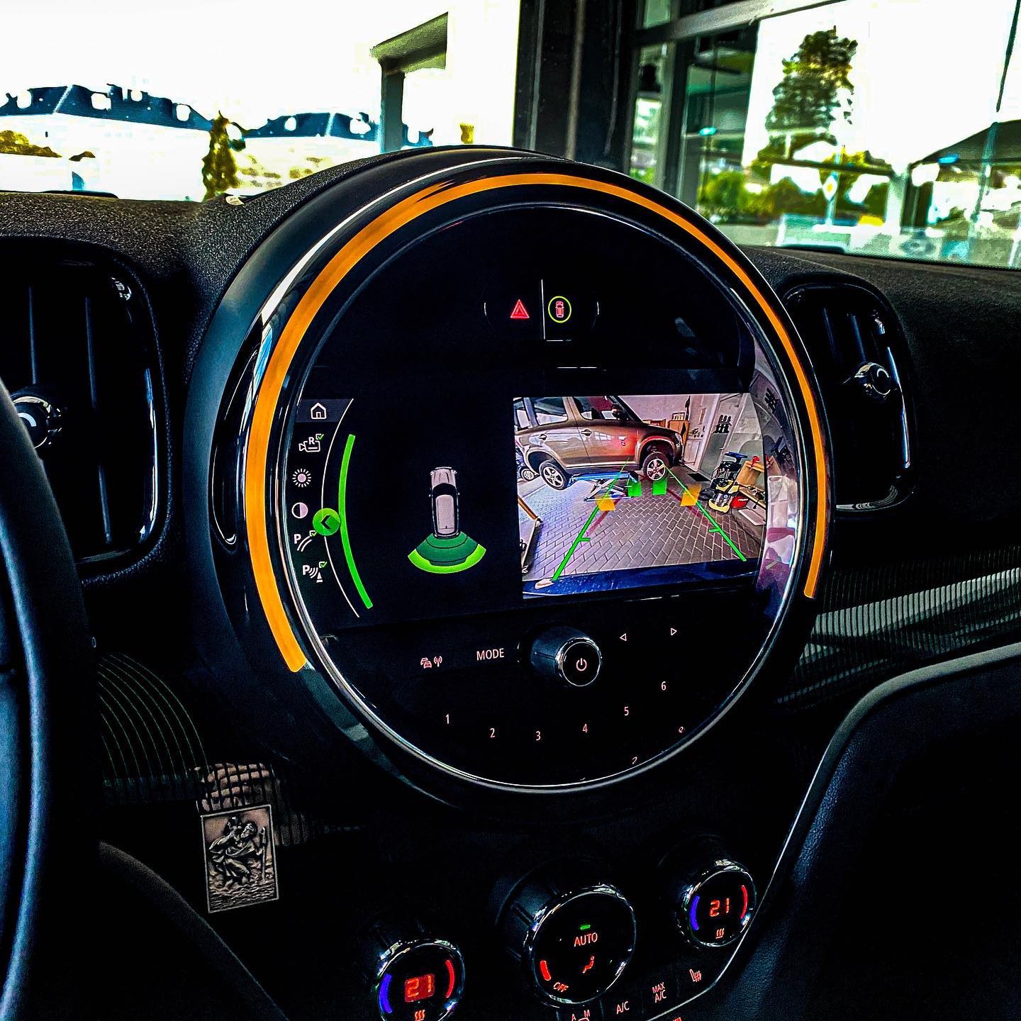 Mini Countryman E Nachrüstung Park Distance Control hinten und Rückfahrkamera 😎 Bild 3