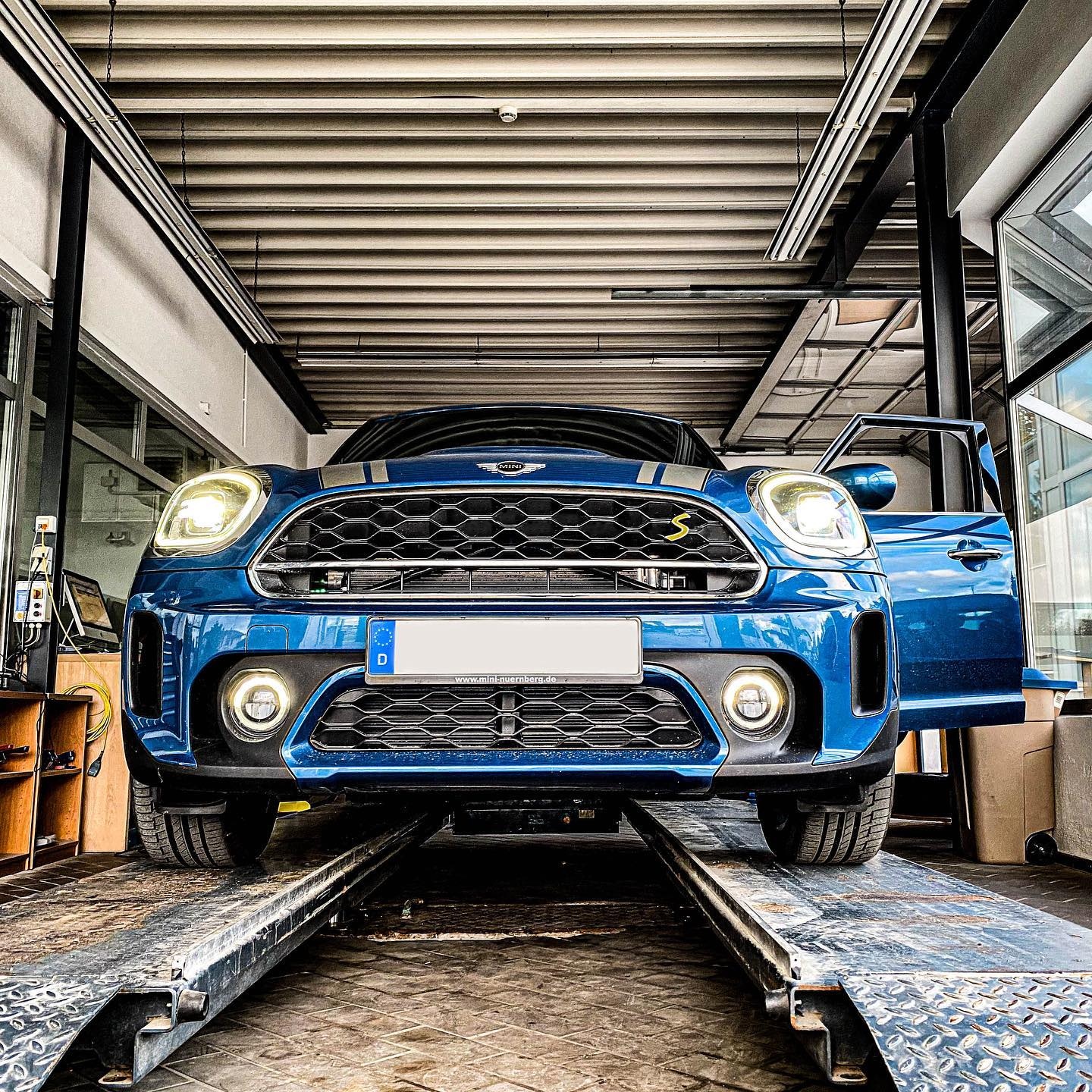Mini Countryman E Nachrüstung Park Distance Control hinten und Rückfahrkamera 😎 Bild 4