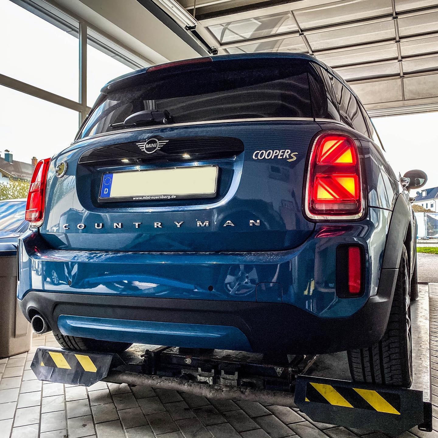 Mini Countryman E Nachrüstung Park Distance Control hinten und Rückfahrkamera 😎 Bild 2