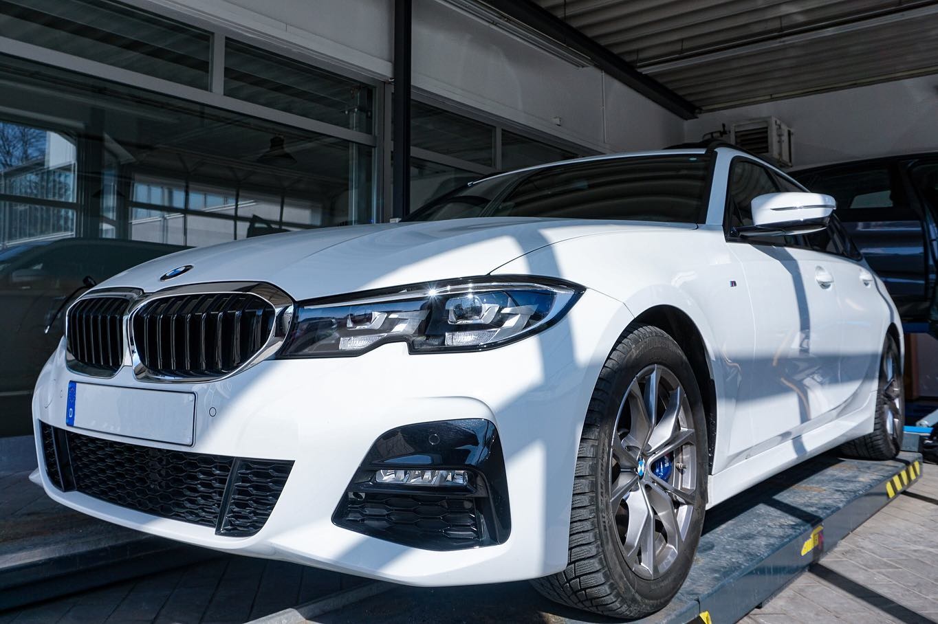 🤍 BMW 330i G21 🤍 Bild 1