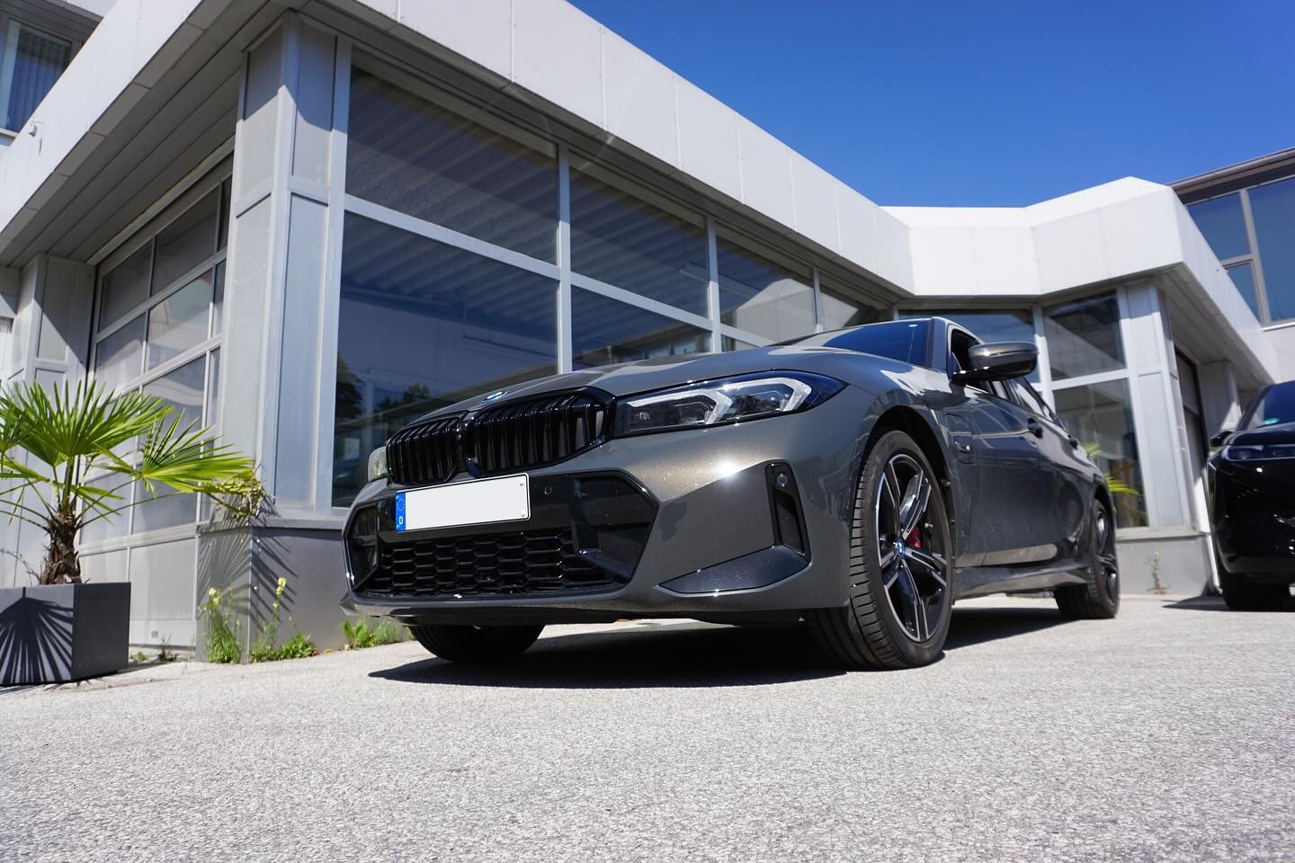 BMW 330e Nachrüstung Parkassistent Professionell mit 360 grad Kamera und automatischen einparken 👍 Bild 6